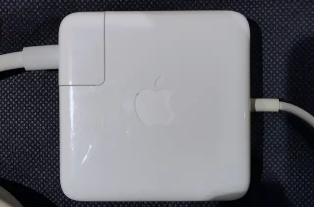Genuine Apple A1330 60W MagSafe Power Adapter in Laptop Accessories in Oakville / Halton Region - Image 4