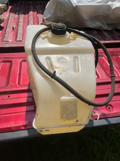 John Deere 4.1 Gallon Gas Tank, Voir plus