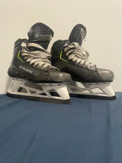 Différents patins de jeunes gardiens/joueurs de hockey sur glace, View more