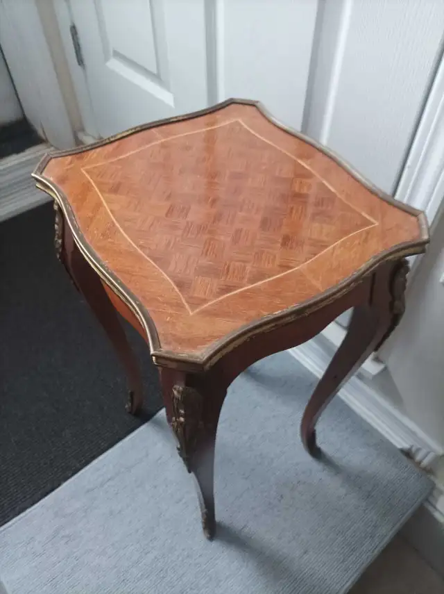 Side Table in Other Tables in City of Toronto - Image 5