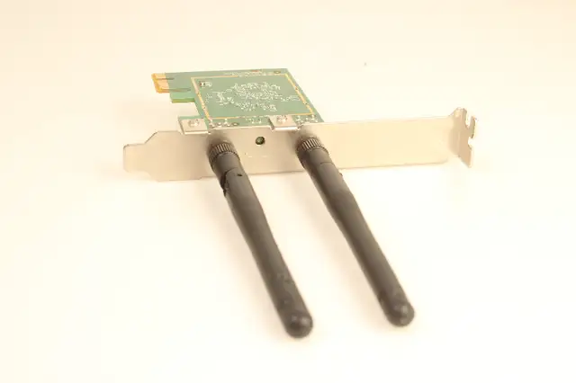 D-LINK WIRELESS N300 DUAL BAND PCI EXPRESS DESKTOP ADAPTER DWA-5 in Networking in City of Toronto - Image 9