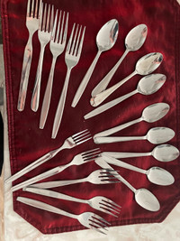 41 PIECES OF MISCELLANEOUS CUTLERY--GREAT FOR COTTAGE OR CAMPING
