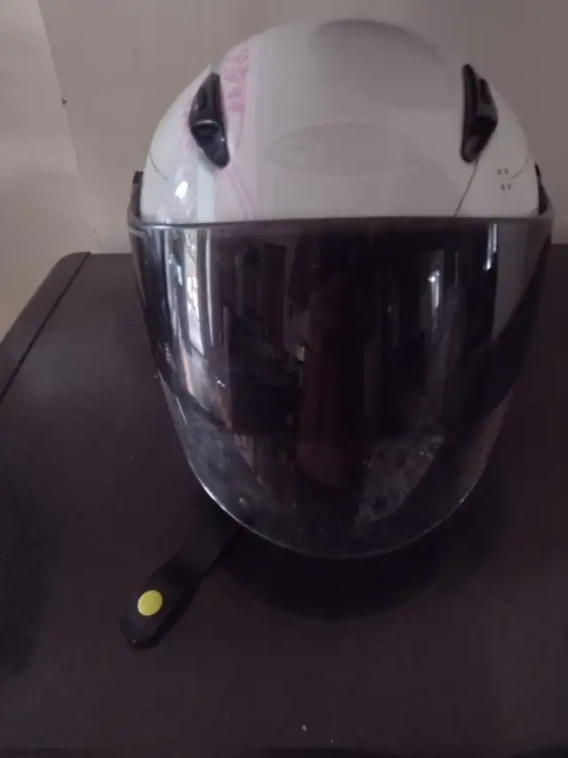 Axxis Motorcycle Helmet in Motorcycle Parts & Accessories in Ottawa - Image 2