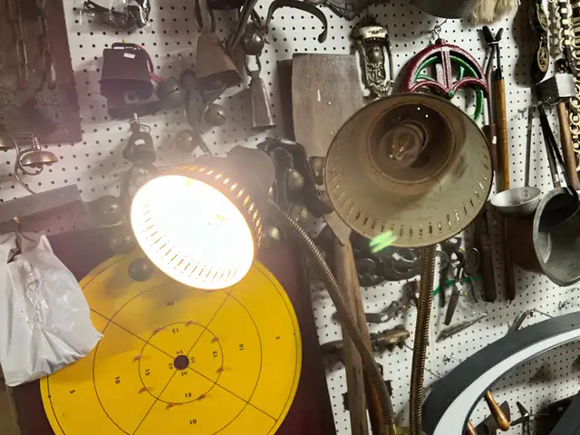 VINTAGE RETRO FLOOR LAMP with 2 BENDABLE LAMPS in Arts & Collectibles in Mississauga / Peel Region - Image 9