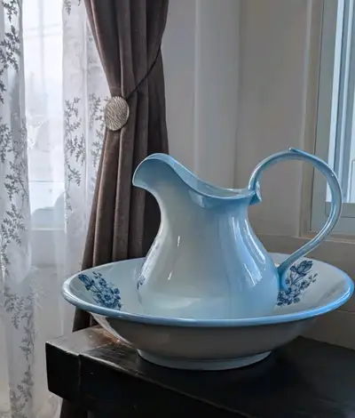 Ensemble de Pichet et Bol à Eau Antique , View more