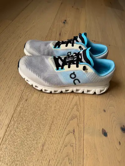OC running shoes, View more