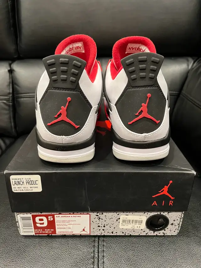 Air Jordan 4 Retro • Fire Red • size 9.5 in Men's Shoes in City of Toronto - Image 3