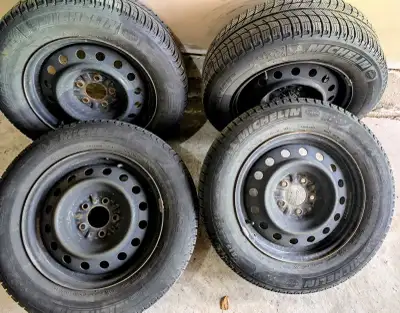 Used Michelin X-ICE 215/65R16