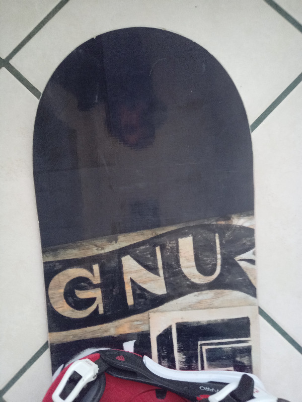 GNU Carbon Credit snowboard with Union Contact Pro bindings in Snowboard in Edmonton - Image 3