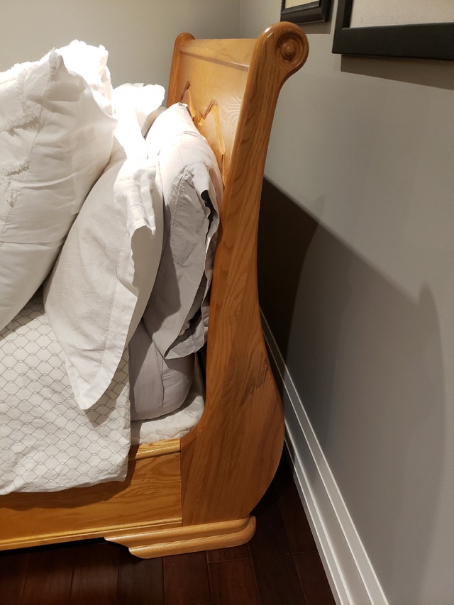 9 piece SOLID WOOD Queen Sleigh Bed bedroom set (see all pics) Beds & Mattresses Barrie Kijiji