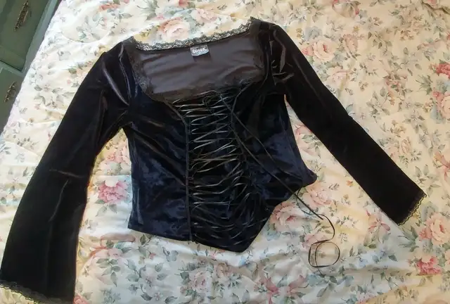 Vêtements gothiques et mode alternative taille plus 1X 2X 18 20 in Women's - Tops & Outerwear in Sherbrooke - Image 3