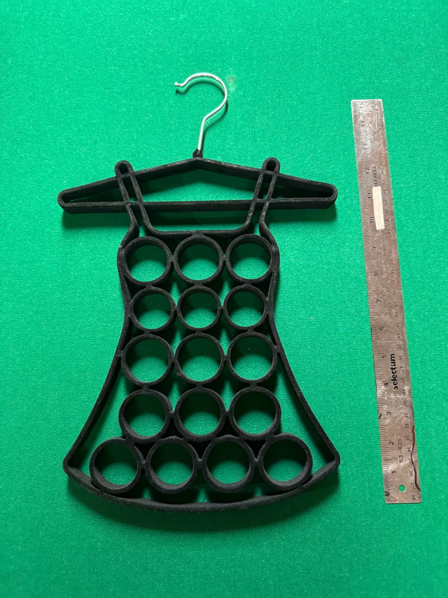 B42 / Scarf Hanger in Other in Strathcona County - Image 2