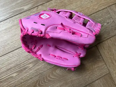 Wilson A300 Youth Baseball Glove 10.5” T-Ball, View more