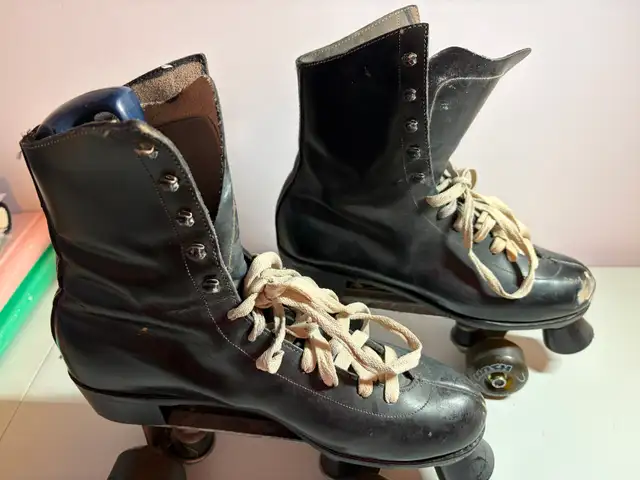 All leather Roller Derby Black Roller Skates in Skates & Blades in Ottawa - Image 3