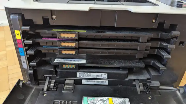 FOR SPARES OR FOR RECOVERY! Samsung CLP-325W Color Laser Printer in Printers, Scanners & Fax in City of Toronto - Image 6