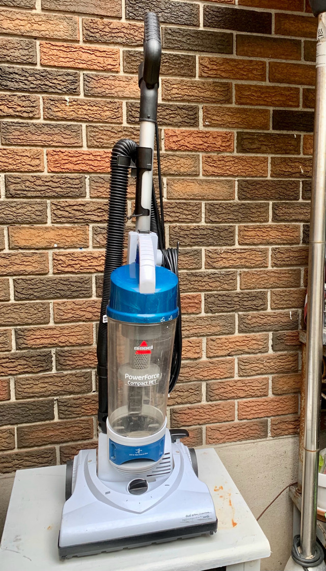 Bissell Pet Rewind Swivel BaglessUpright Vacuum in Vacuums in Kitchener / Waterloo