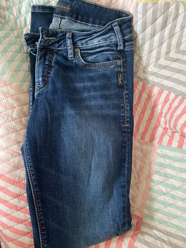 Silver Suki Slim Jeans size 30 in Women's - Bottoms in Saint John - Image 2