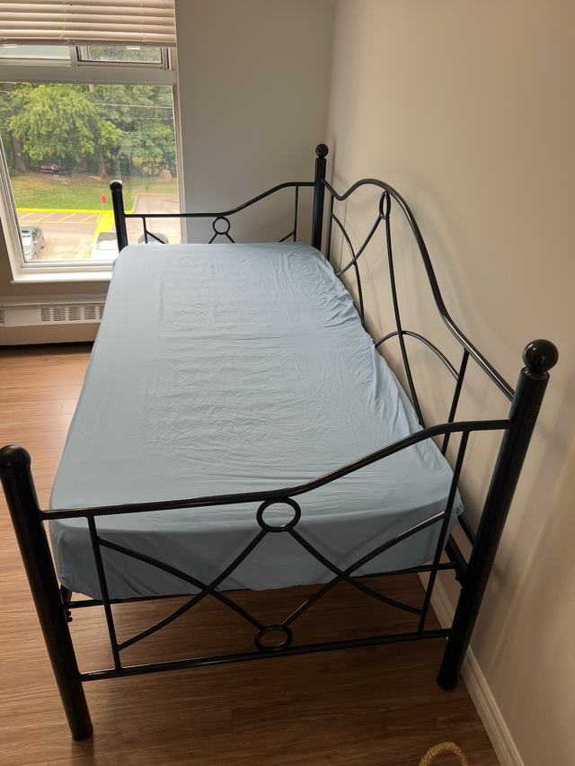 Black bed for sale in Beds & Mattresses in Kitchener / Waterloo - Image 5