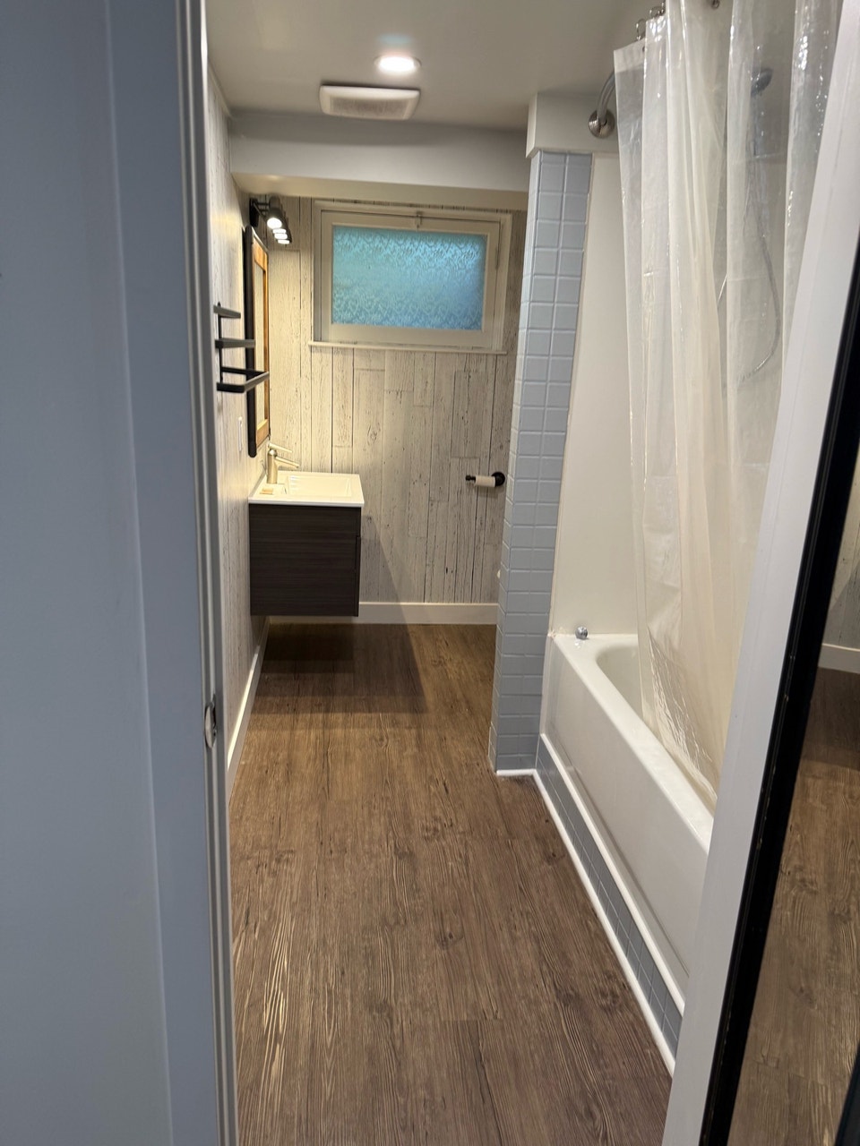 1 bedroom large walkout basement suite pet friendly 4