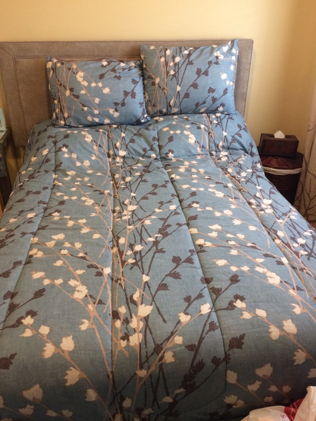 Full Comforter Set in Bedding in Markham / York Region