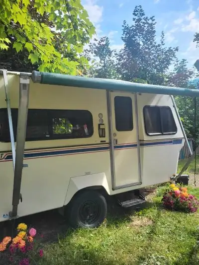 We are selling our well-maintained and well loved 1991 Bigfoot fiberglass travel trailer. Our family...