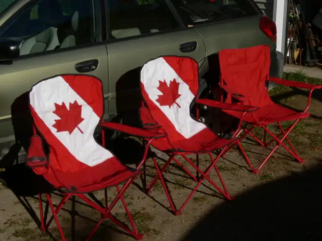 Maple Leaf Folding Arm Chair Ozark Trail Red in Fishing, Camping & Outdoors in Owen Sound - Image 2