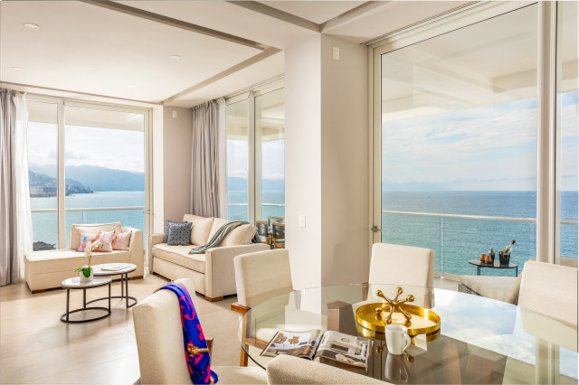 2br - 1930ft2 - Beach Front Apartment for Rent Puerto Vallarta in Mexico - Image 2