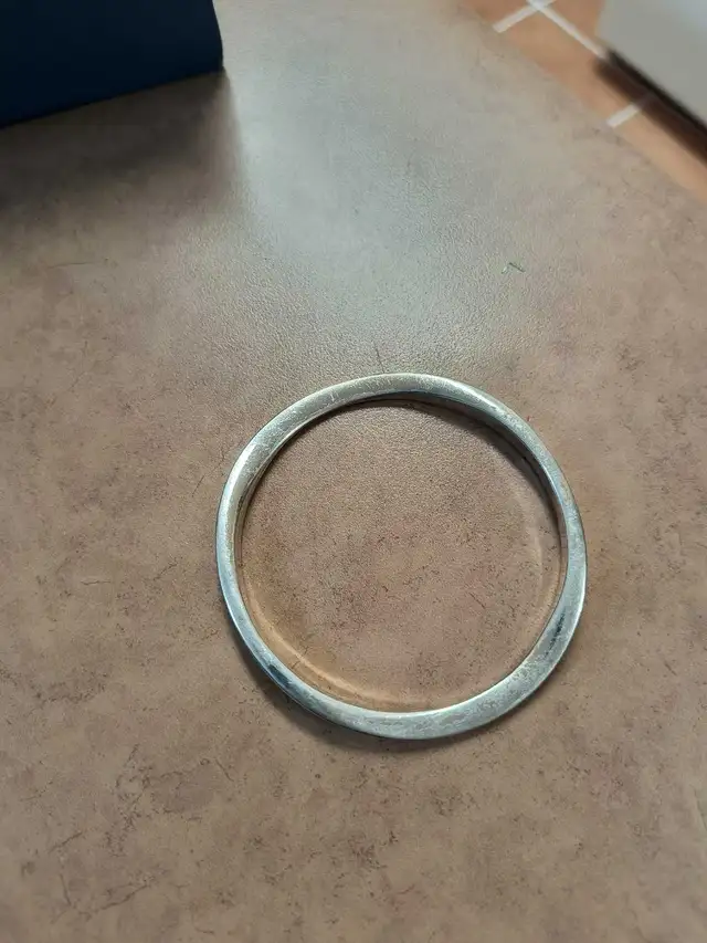 Silver colour bangle bracelet with a unique shape in Jewellery & Watches in Markham / York Region - Image 2
