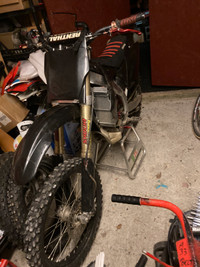 2005-2008 crf 450r frame with papers 