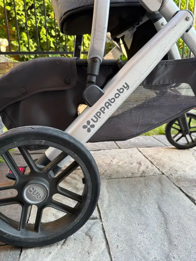 UPPAbaby Vista Stroller – Full Luxury Set in Strollers, Carriers & Car Seats in Markham / York Region - Image 4