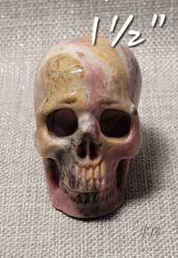 Crâne Skullis 1½" minéraux naturels. Natural rock Skull.