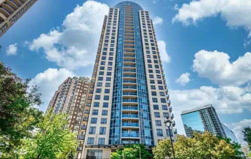 Bright & Spacious 1-Bedroom + Den condo for rent --- in the Heart of Mississauga City Centre - Near...