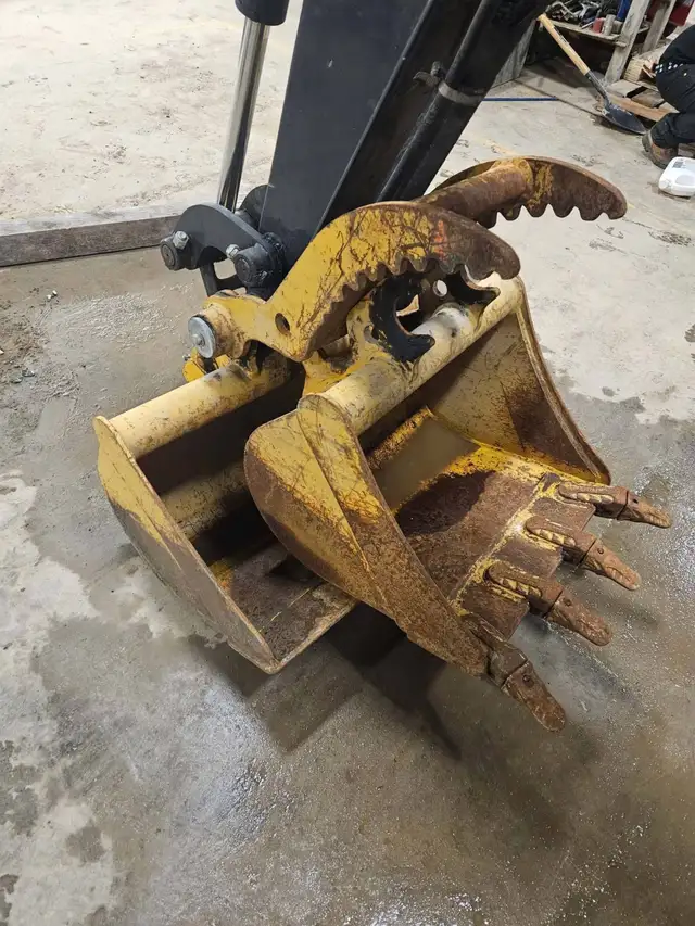 2022 JOHN DEERE 35G MINI EXCAVATOR in Other in Barrie - Image 5