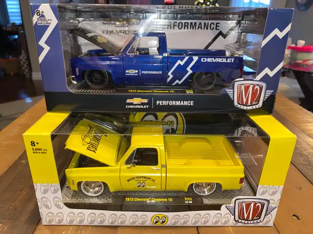 (2) Chevrolet Square body - 1/24 scale die-cast in Arts & Collectibles in Edmonton - Image 2