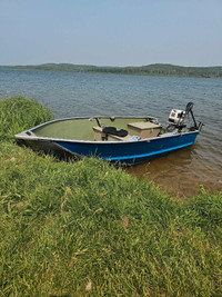 Aluminum fishing boat