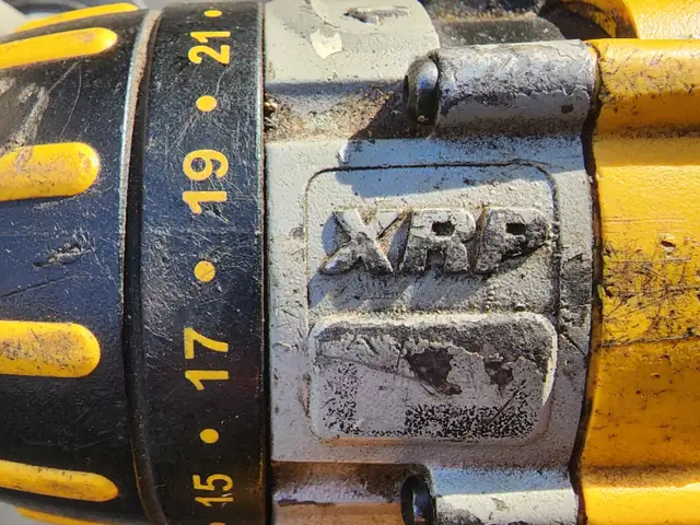 DeWalt DC925, 18V XRP Series 1/2 Cordless Hammer Drill Driver in Other in Windsor Region - Image 10
