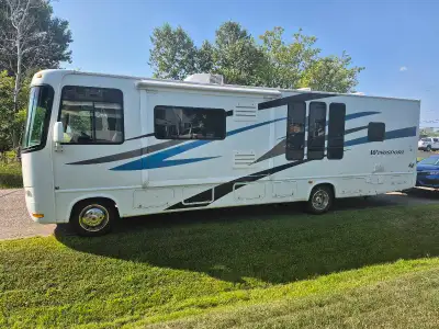 2008 Four Winds Windsport 32E ******** ******** triple slides ************* Only 68,000 miles or 110...