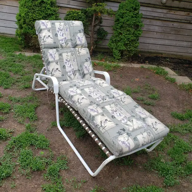 * CHAISE firmer CUSHIONS FOR OUTDOOR LOUNGER PAD - LIKE NEW * in Patio & Garden Furniture in City of Toronto - Image 6