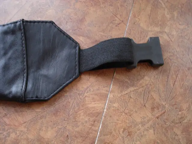 Slim Leather Fanny Pack in Other in Granby - Image 7