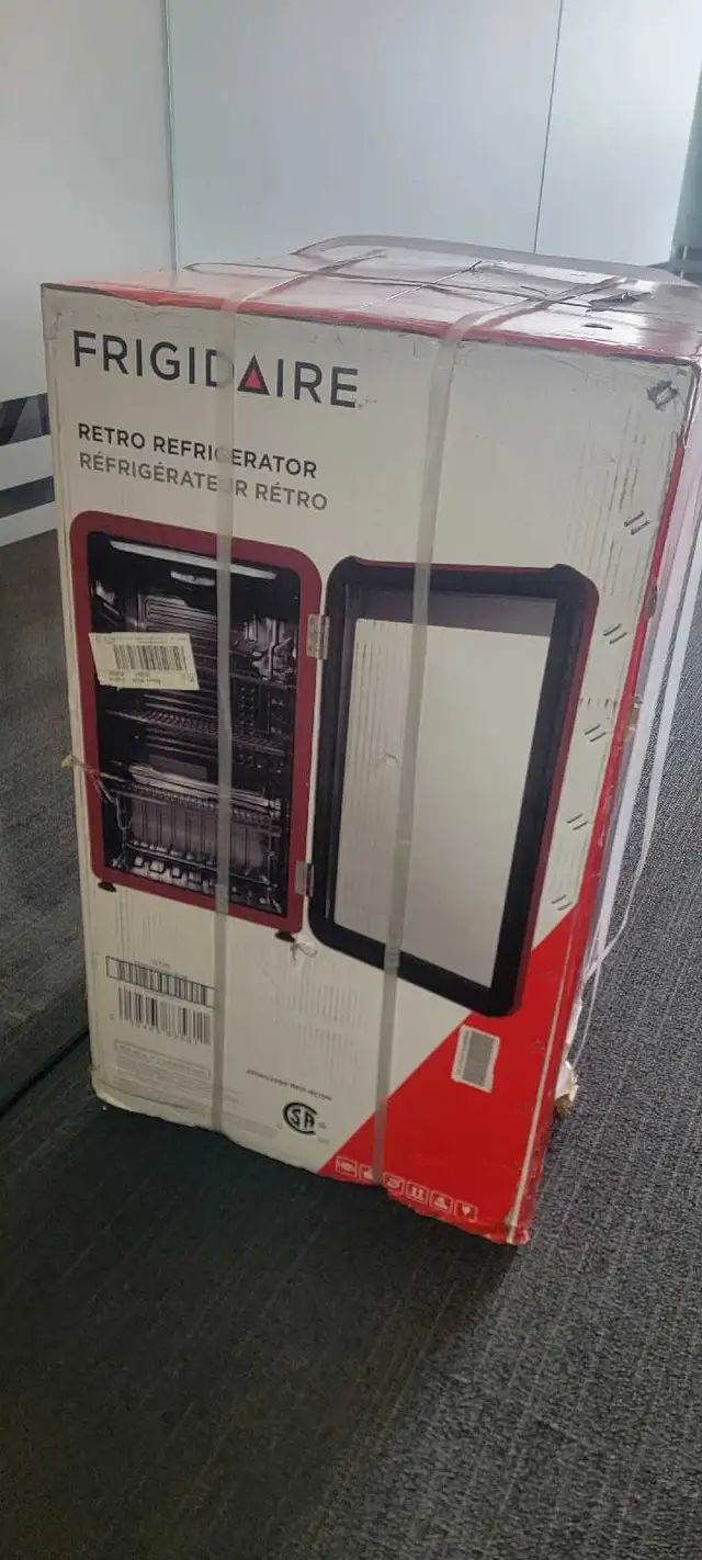 NIB - Frigidaire Retro Mini Refridgerator - 3.3 cu.ft- Red in Refrigerators in Barrie - Image 8
