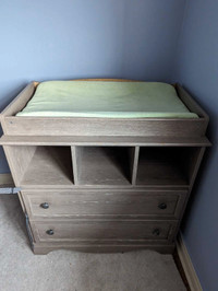 Bed changing table 