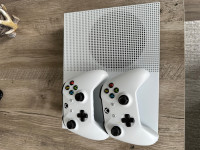 Xbox one S with 2 controllers 