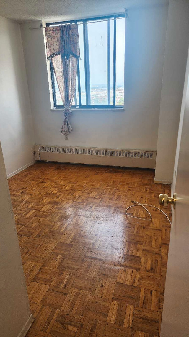 Room For Rent in Room Rentals & Roommates in City of Toronto