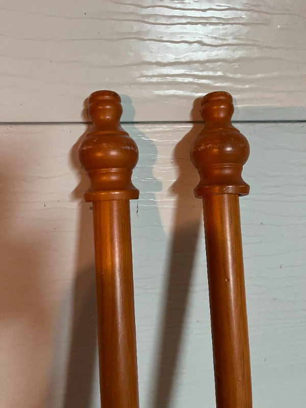 2x Wood Curtain Rods (5.5ft Each - 64in) dans Habillage de fenêtres  à Ville de Montréal - Image 2