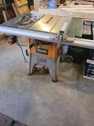 10" cast iron Rigid Table Saw Built in castors, moves around easily. Great condition just trying to...
