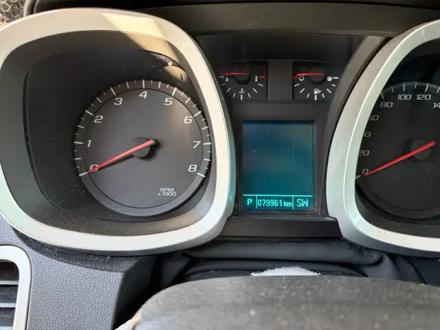 2013 Chevrolet Equinox. Only 80,000 km565626317979658242