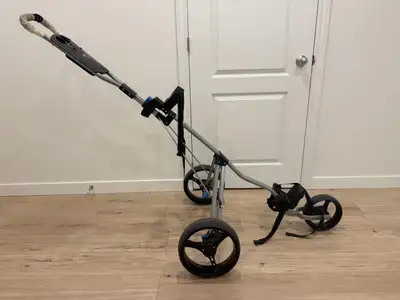 A 3-wheel light and foldable cart. Function excellently.