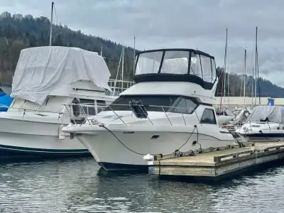 1995 Bayliner 3258 Flybridge Hard Top Cruiser For more info or schedule a showing, please contact To...