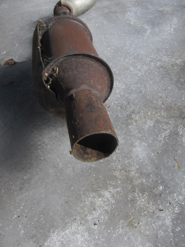 VW Mk3 Gas Downpipe with Cat Converter in Engine & Engine Parts in Ottawa - Image 4