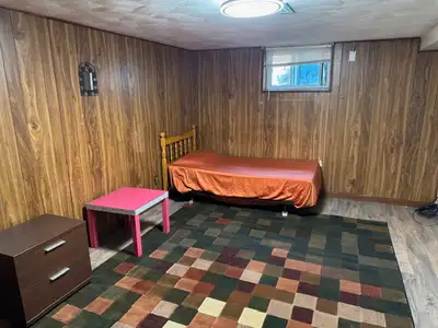 MOVE NOW-LARGE ROOM - STEELES & YONGE